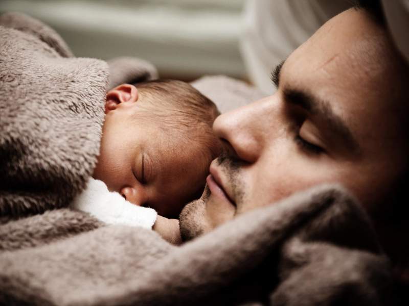 Livre de naissance fille : raconter une histoire autour de votre bébé