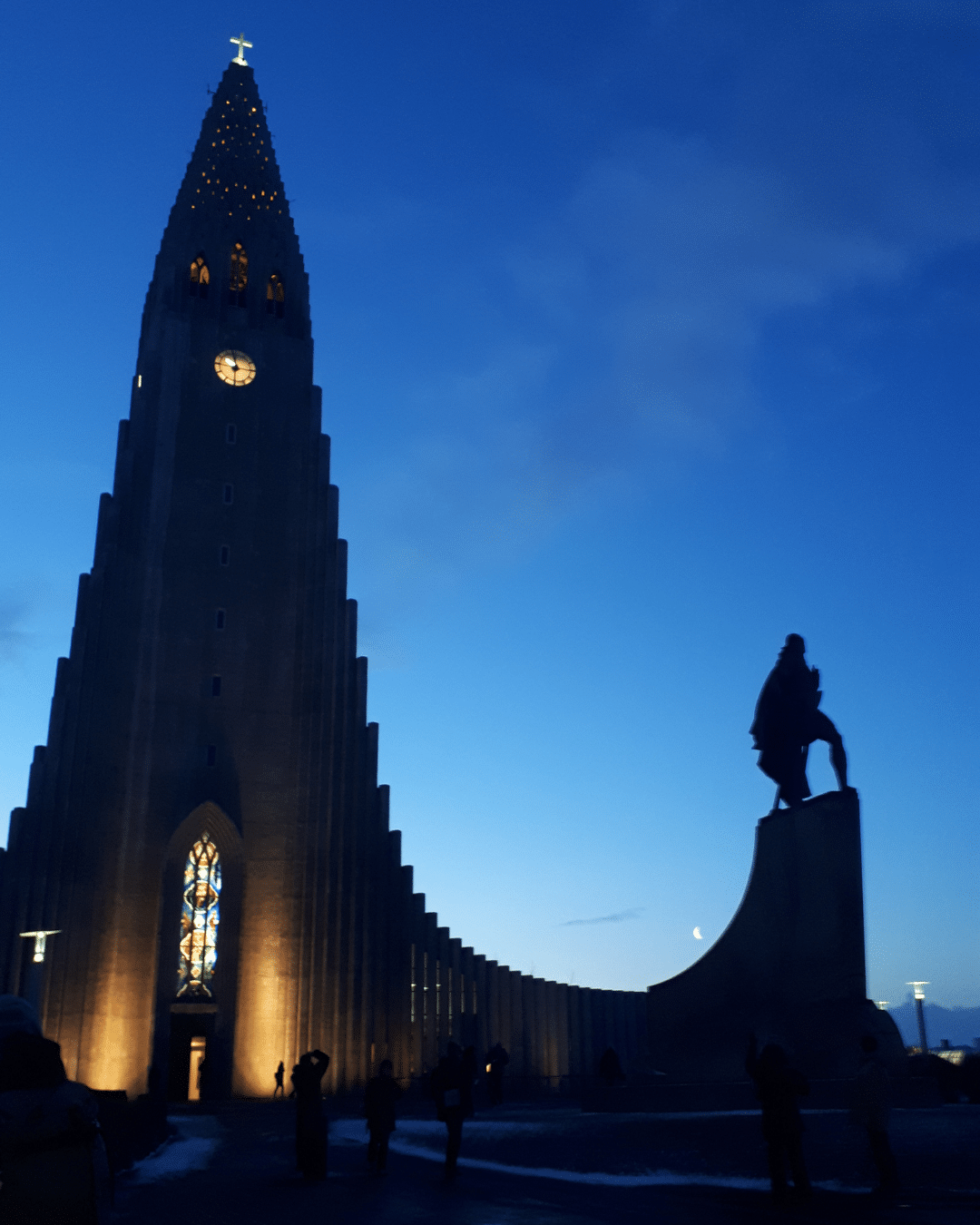 ➢ Eglise de Reykjavik en Islande à l’heure bleue