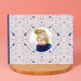 Livre photo paysage à fenêtre
